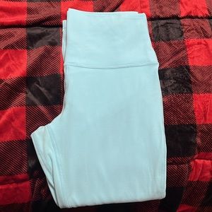 EUC Lululemon Align High Rise crop 21” size 8